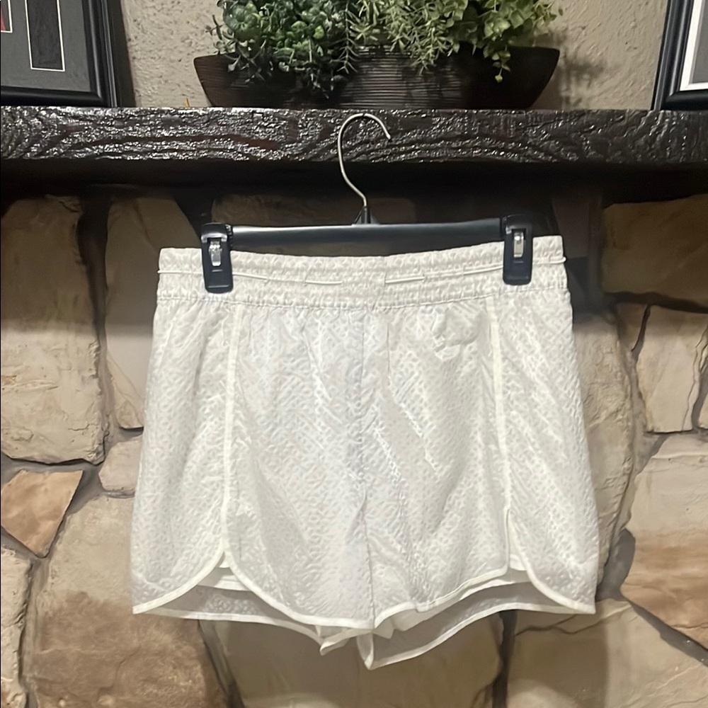 Lululemon Athletica White Athletic Shorts Lightweight Elastic Waist